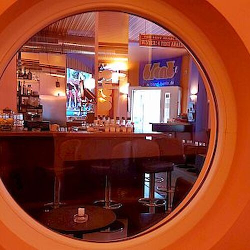 Blond Gay Cocktailbar 