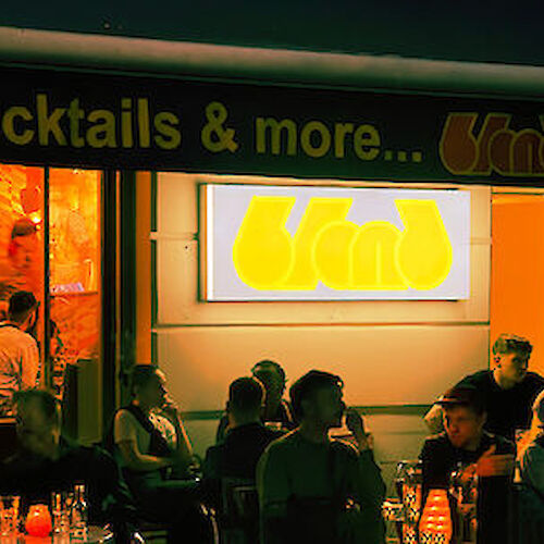 Blond Gay Cocktailbar 